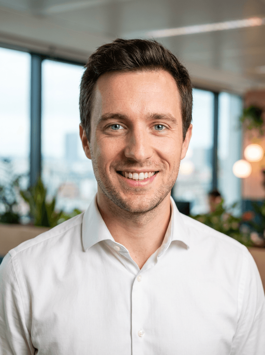 Lisa Anderson's professional headshot