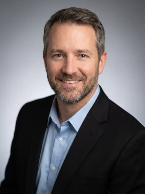 Black jacket, light blue shirt - Soft gradient grey