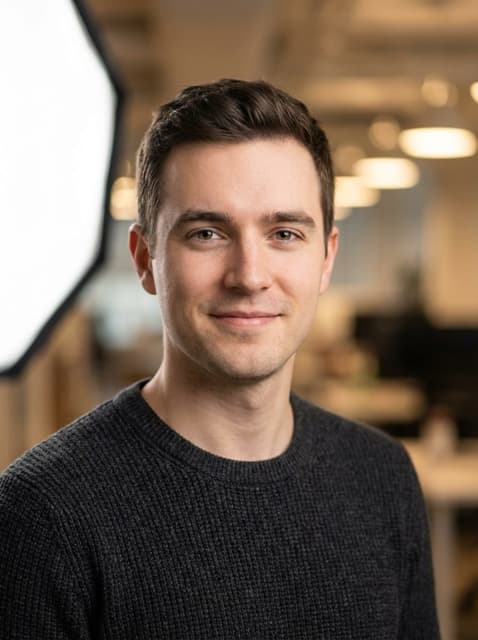 Charcoal knit sweater - Soft bokeh lights