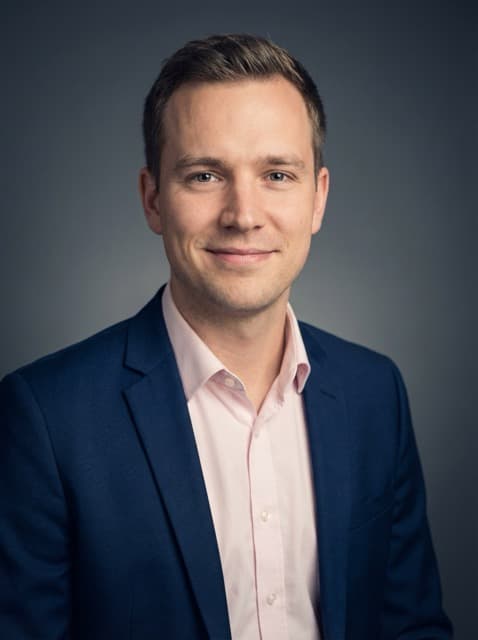 Navy jacket, pale pink shirt - Soft gradient charcoal