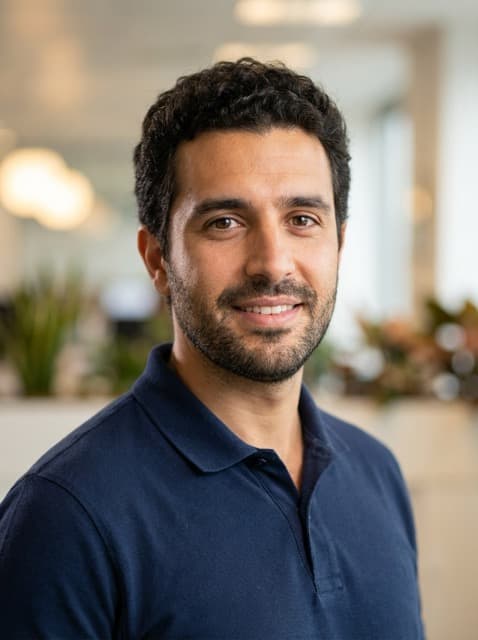 Navy polo shirt - Soft indoor bokeh